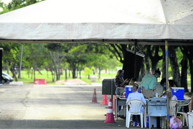 Vacinação: DF começa imunização de pessoas com 50 anos e comorbidades