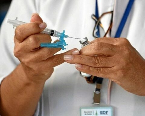 Vacina: quase 18% da população recebeu a primeira dose.