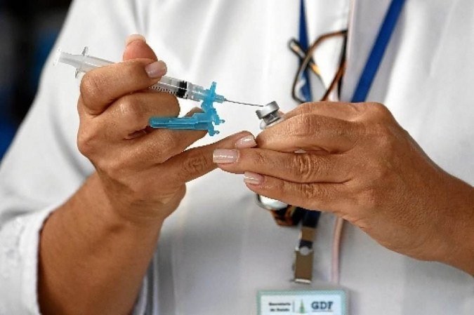 Vacina: quase 18% da população recebeu a primeira dose.
