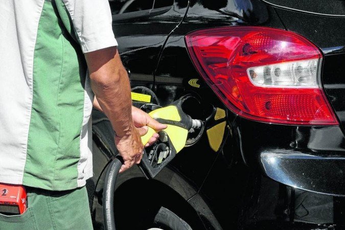Após oitavo reajuste no ano, gasolina passa dos R$ 6. Novos preços começaram a valer na terça. Foto: Marcelo Ferreira/CB/D.A Press