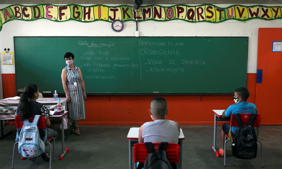 Foram estabelecidos protocolos de segurança para diminuir os riscos de contágio nas unidades de ensino. Foto: REUTERS / Amanda Perobelli
