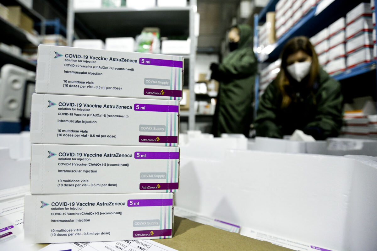 Pessoas que receberam a primeira dose, procurem um posto de vacinação para completar o esquema. Foto: Breno Esaki/Agência Saúde-DF