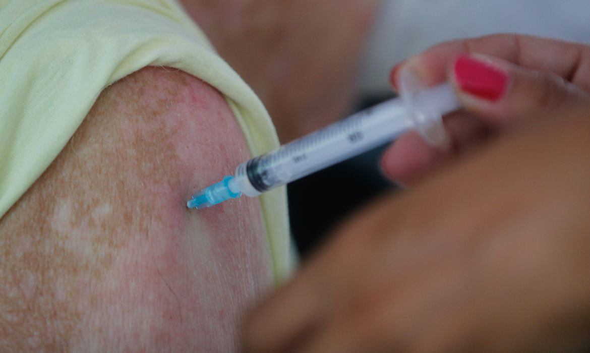 47.970 vacinas da Pfizer para imunização dos idosos chegaram nesta quinta-feira, 31. Foto: Tânia Rêgo/Agência Brasil