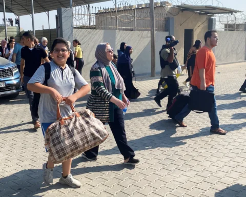 Estrangeiros saindo de Gaza