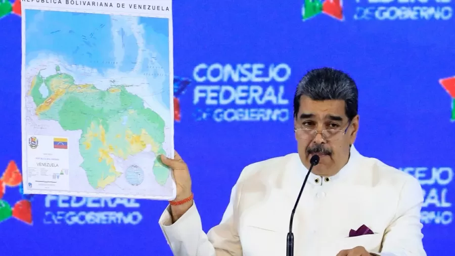 Nicolás Maduro exibe mapa da Venezuela