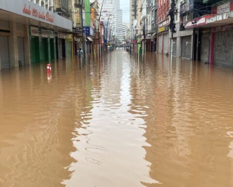 Porto Alegre inundada após chuvas