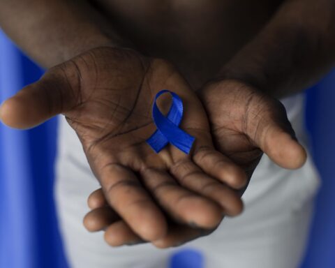 Novembro Azul destaca importância de exames regulares para homens acima de 50 anos