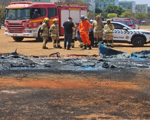 Incêndio atinge 26 banheiros na Esplanada em dia tenso