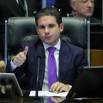 Hugo Motta indefere indicação de Eduardo Bolsonaro